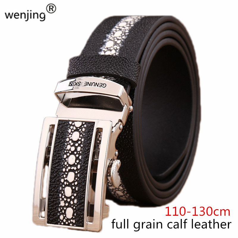 Men Accessories Look - SIZOC S25B811 เข็มขัดหนังแท้คลาสสิกของผู้ชายผิวมุกพิมพ์ลายปลาฉลามเข็มขัดหนังวัวสำหรับอุปกรณ์เสริมสไตล์
