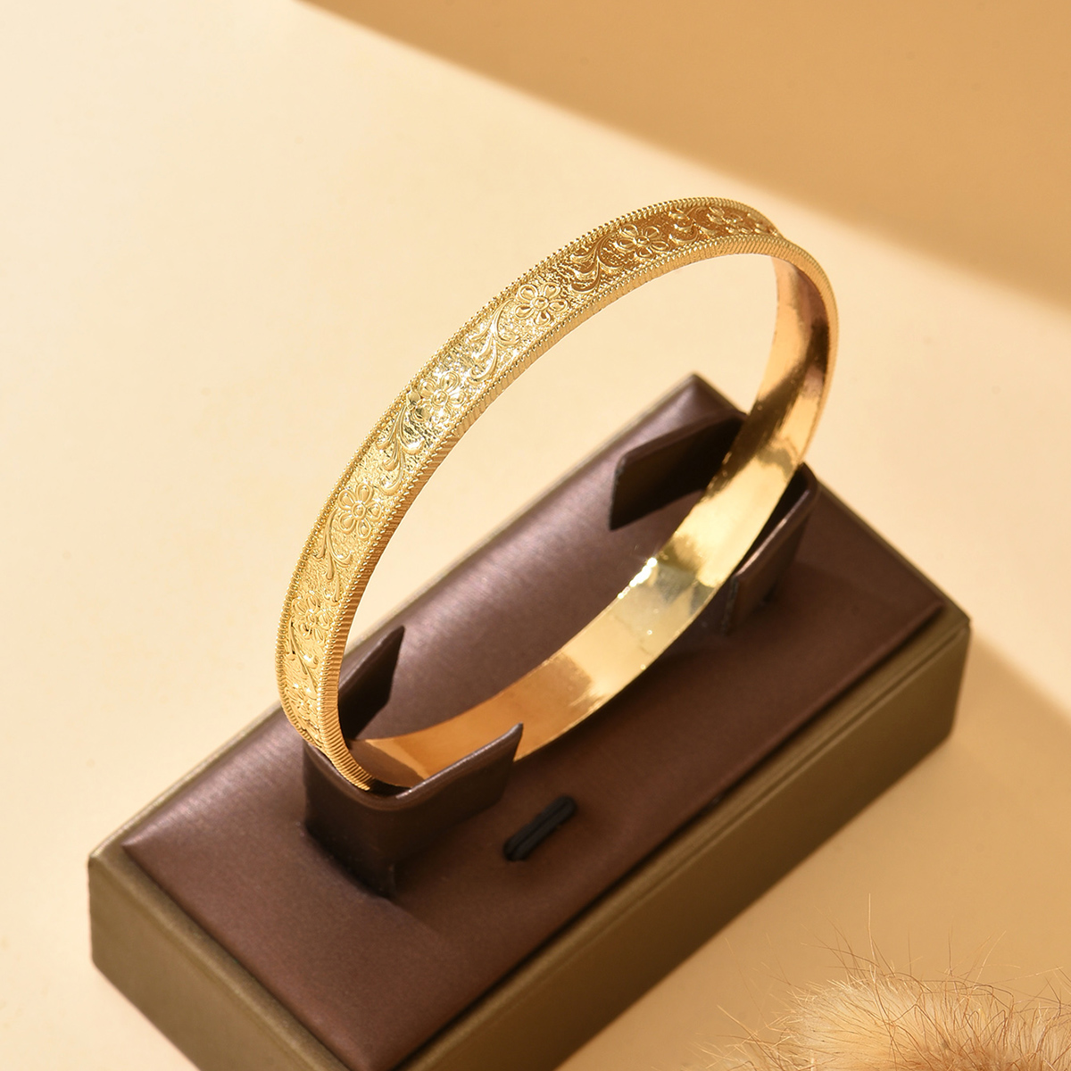 Men Accessories Elegant - เครื่องประดับมือเจ้าสาวสีทองพร้อมลวดลายแกะสลัก ตกแต่งอย่างหรูหรา สวยงาม เหมาะสำหรับทั้งชายและหญิง ใช้ในงานแต่งงาน ดอกไม้ประดับข้อมือ